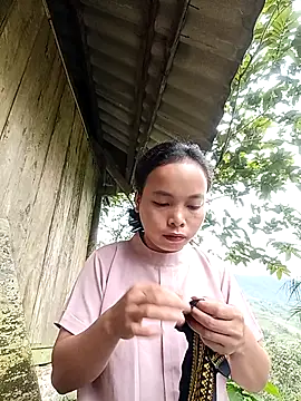 Yumi 08 online show from November 2025 03:06:01 AM