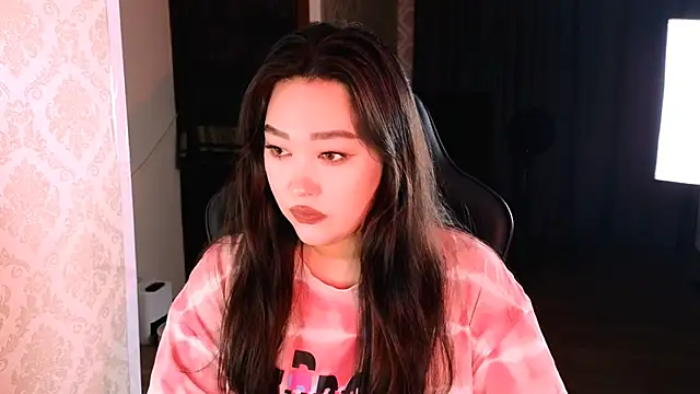 Emma Uilson online show from November 2025 12:38:02 PM