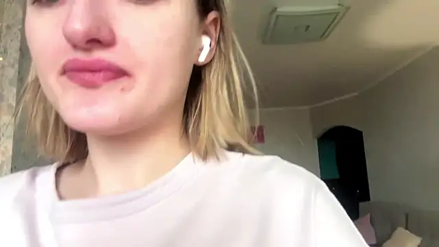 Emily lyy online show from December 2025 09:25:01 AM