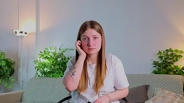 LesaFeldker online show from November 2025 01:18:01 AM