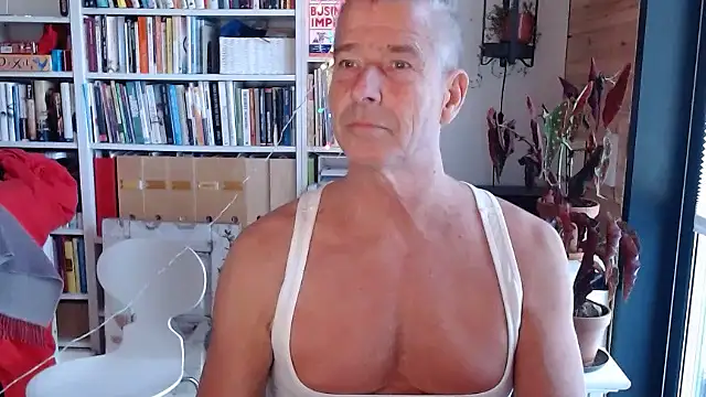 Snapshot of gymdaddypwrbtm chatting on November 2025 08:02:02 AM gymdaddypwrbtm online show from November 2025 08:02:02 AM