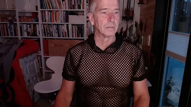 Snapshot of gymdaddypwrbtm chatting on November 2025 06:35:02 AM gymdaddypwrbtm online show from November 2025 06:35:02 AM