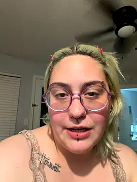 Qu3enB online show from November 2025 11:35:01 PM