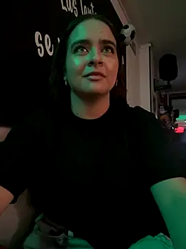 HANNAHBAKER00 online show from November 2025 07:45:02 PM