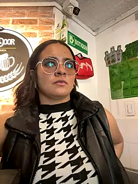 HANNAHBAKER00 online show from November 2025 09:14:02 PM