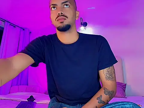 KMichelle1 online show from December 2025 03:12:02 AM