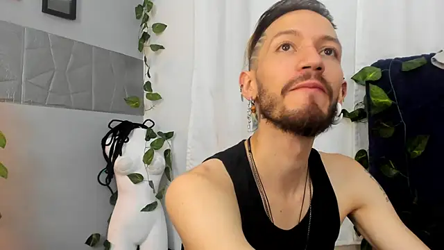 Snapshot of AngelDamianArt chatting on December 2025 03:28:02 PM AngelDamianArt online show from December 2025 03:28:02 PM