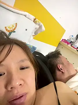 yiyi0316 online show from November 2025 06:33:02 PM