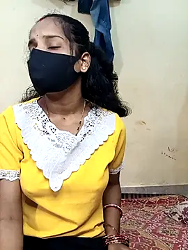 Snapshot of Desi_Hot_Queen chatting on November 2025 03:06:01 AM Desi Hot Queen online show from November 2025 03:06:01 AM