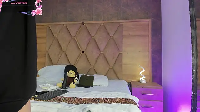 Snapshot of VictoriaSaenz1_ chatting on November 2025 05:17:02 AM VictoriaSaenz1 online show from November 2025 05:17:02 AM