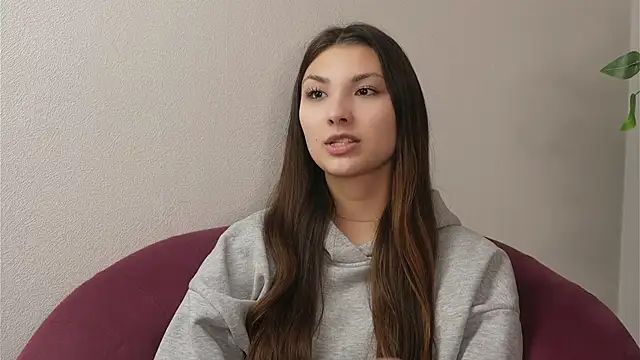 LonaDonn online show from November 2025 10:14:01 AM