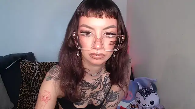 sugarthekitten online show from November 2025 09:32:01 PM