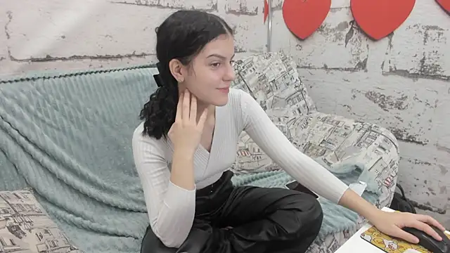 Lovely Audrey online show from November 2025 02:06:01 AM