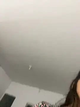 Lara o online show from November 2025 01:44:01 AM