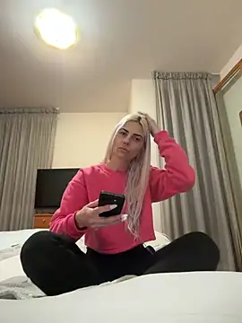 feliciafelon online show from April 2026 07:08:02 PM