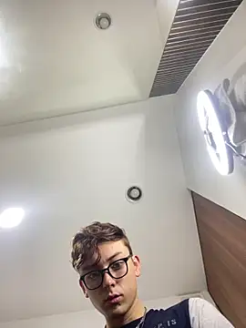 Boyfriend-Hot online show from November 2025 06:19:02 PM