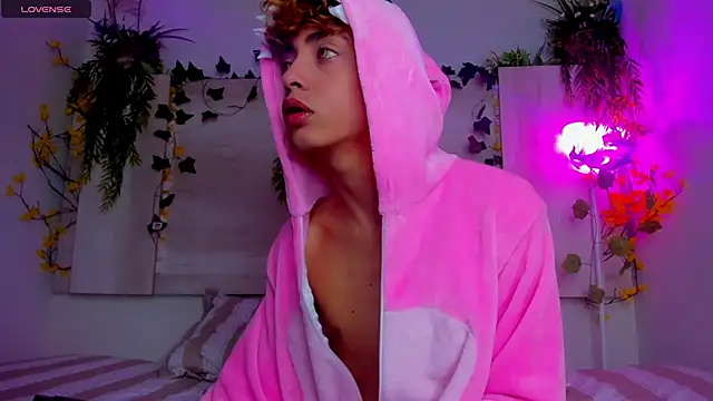 Twinkk Guy online show from November 2025 02:39:01 AM