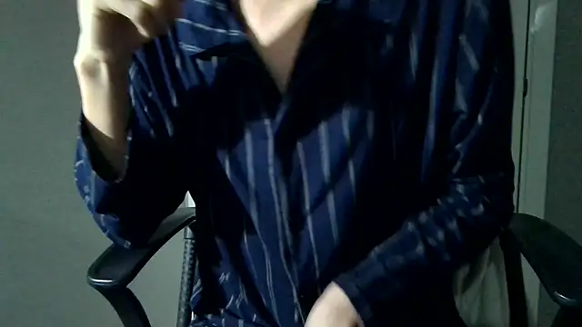 minhyuck001 online show from November 2025 02:39:01 PM