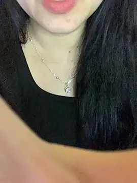 Hanni 22 online show from November 2025 04:19:02 PM