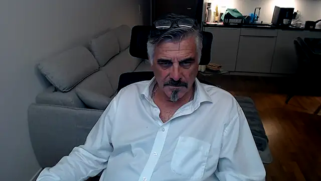 Buidapest online show from February 2026 12:48:02 AM