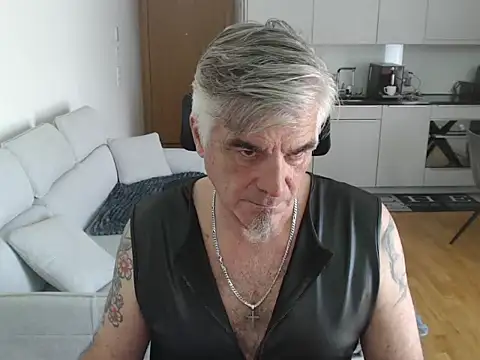 Snapshot of Buidapest chatting on April 2026 08:02:02 AM Buidapest online show from April 2026 08:02:02 AM