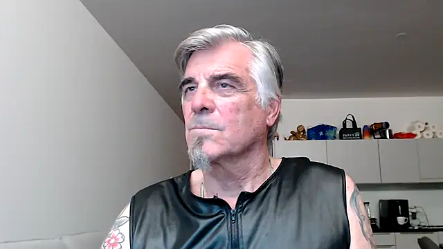 Snapshot of Buidapest chatting on May 2026 03:01:02 AM Buidapest online show from May 2026 03:01:02 AM
