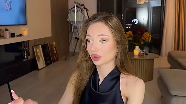 Jolienne online show from June 2026 08:01:01 PM