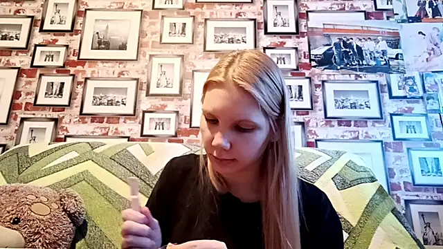 EvieBaggette online show from November 2025 08:20:02 AM