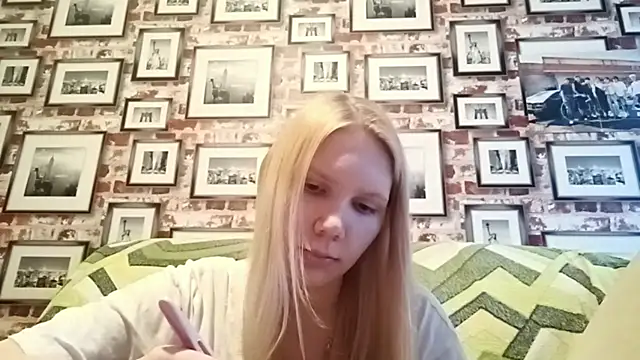 EvieBaggette online show from November 2025 07:41:02 AM