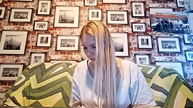 EvieBaggette online show from November 2025 08:25:01 AM