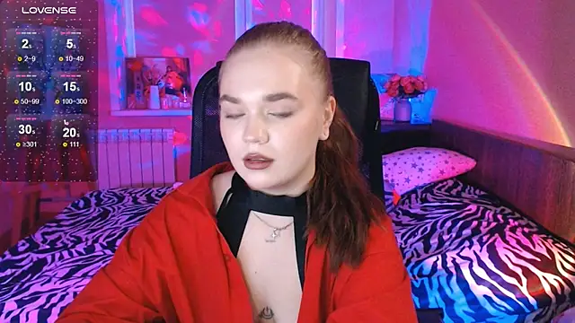 EmiRisse online show from November 2025 12:27:01 PM