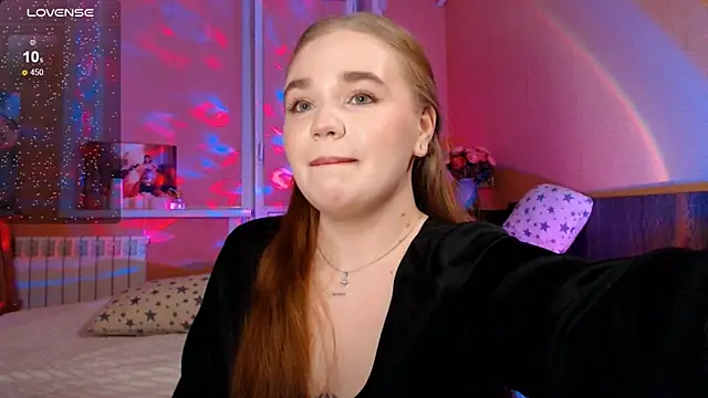 EmiRisse online show from November 2025 07:02:02 PM