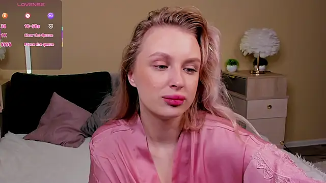 Snapshot of KiraRuiz chatting on February 2026 01:09:02 AM KiraRuiz online show from February 2026 01:09:02 AM