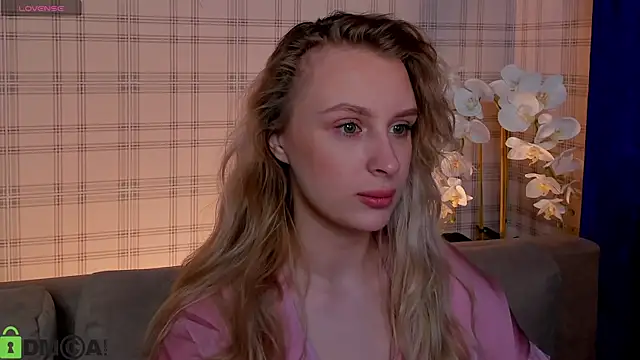 Snapshot of KiraRuiz chatting on February 2026 12:44:01 AM KiraRuiz online show from February 2026 12:44:01 AM