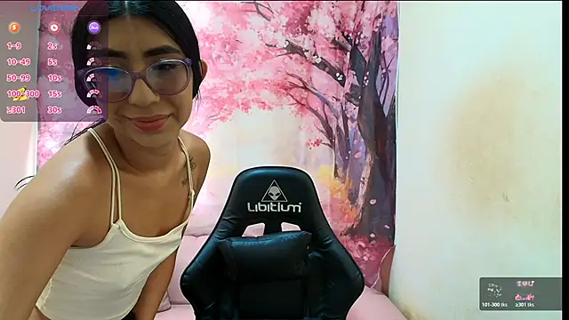 Snapshot of Emma_latinasexy18 chatting on February 2026 06:23:01 PM Emma latinasexy18 online show from February 2026 06:23:01 PM