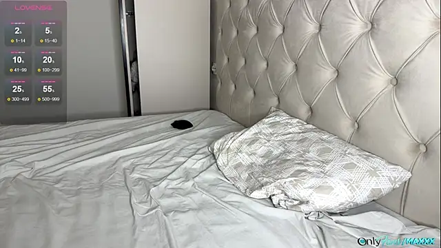 Maxhornyblondieman online show from June 2026 12:20:01 PM