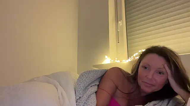 AnnaSophiaX online show from December 2025 07:18:01 PM