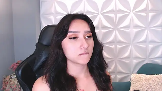 HorneyyQueen online show from November 2025 02:39:01 PM