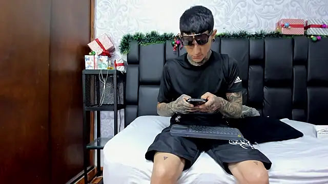 RileyNora online show from November 2025 12:50:02 PM