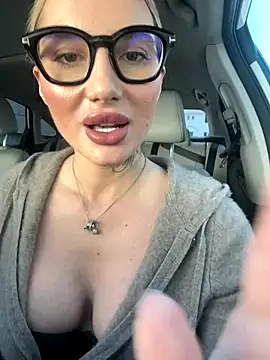 Slavic Woman Here online show from November 2025 06:19:02 PM