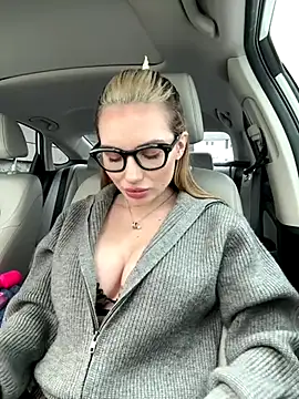 Slavic Woman Here online show from November 2025 07:34:02 PM