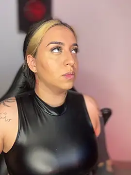 VeloraVyxen  online show from December 2025 01:46:02 AM