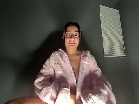 reinaass online show from March 2026 08:04:01 AM