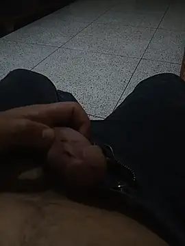 ouchenshadow2975 online show from November 2025 04:29:02 PM