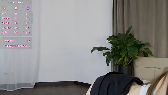 Snapshot of NicoletteBean chatting on February 2026 06:53:01 AM NicoletteBean online show from February 2026 06:53:01 AM