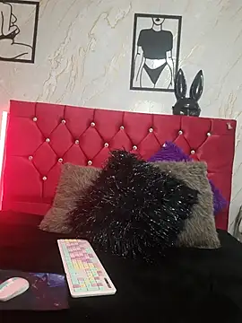 Miabellaksh online show from November 2025 01:37:01 PM