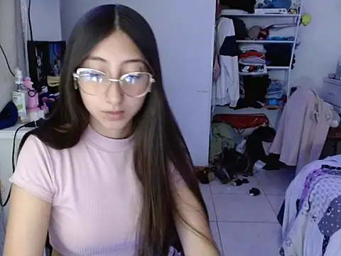 Nanylux online show from December 2025 04:06:01 AM