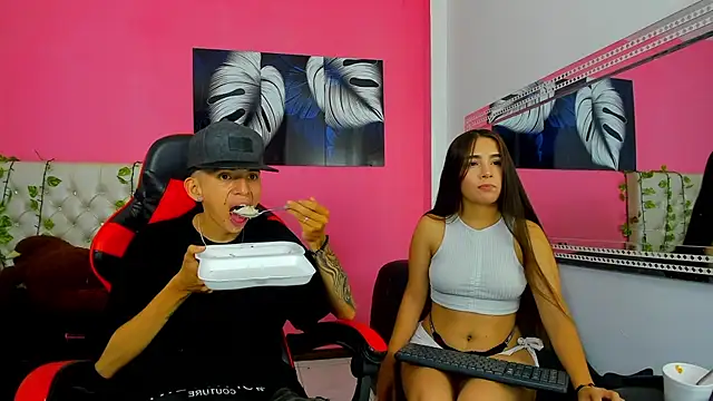 MiaAndTeylor online show from November 2025 07:35:02 PM