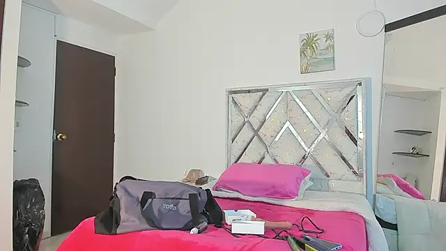 Valentinhaa online show from December 2025 12:25:01 PM