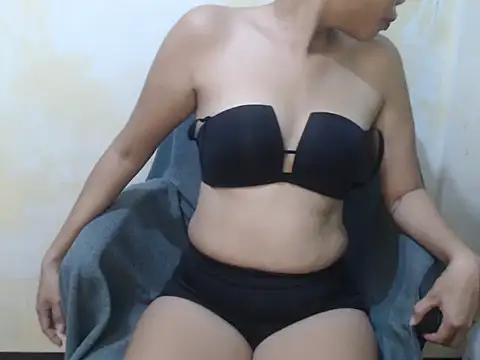 HotAsian Yazzi69 online show from December 2025 03:43:01 PM